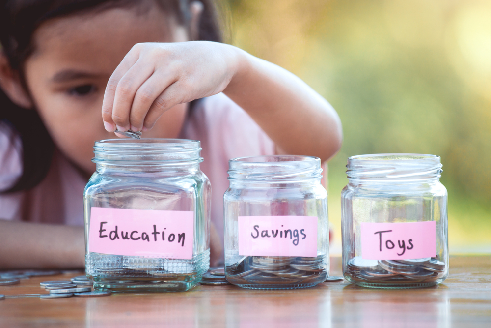 How to Teach Your Kids the Importance of Saving Money